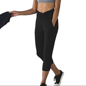 Lululemon Sunset Salutation Crop Blk size 2